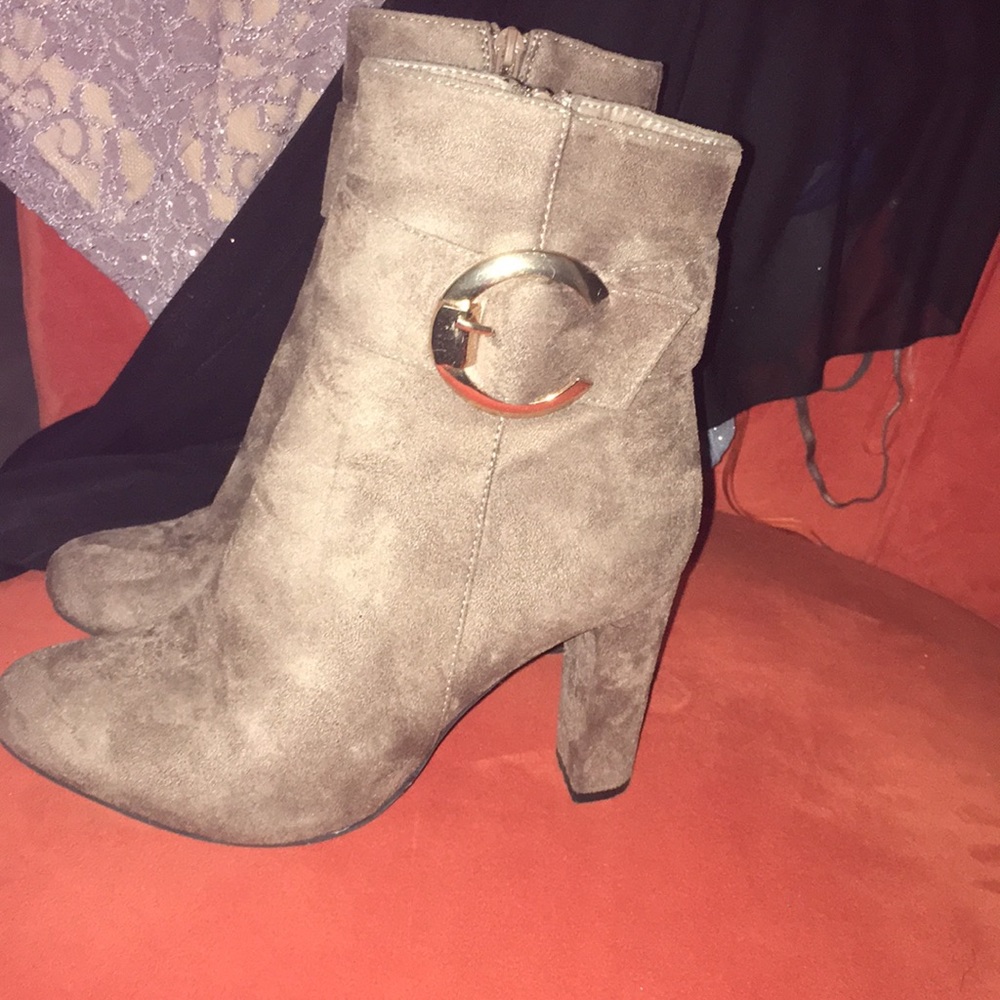 High heel boots